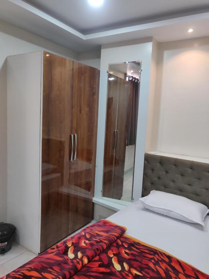 Hotel Rb Palace Индор Екстериор снимка